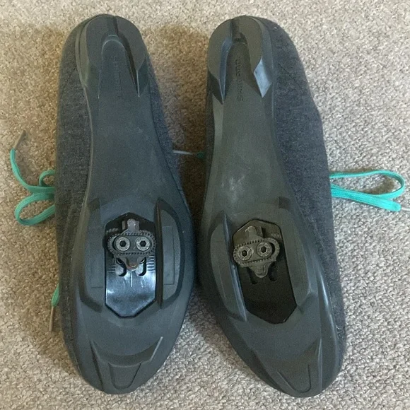 Shimano SH-RT400 Cycling Shoe + SPD Cleats - Picture 2 of 5